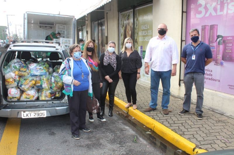 Rio das Ostras recebe doações de cestas básicas e hortaliças